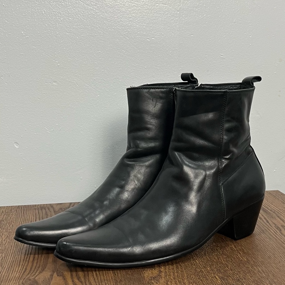 Pointed toe heeled Black Leather Boots